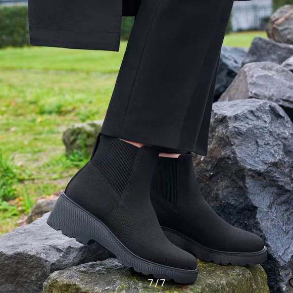 Vivaia Round-Toe Wedge Boots(Everly), size 10.5 - Picture 3 of 6